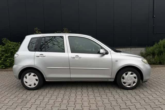 Mazda 2 (2007) thumbnail 3