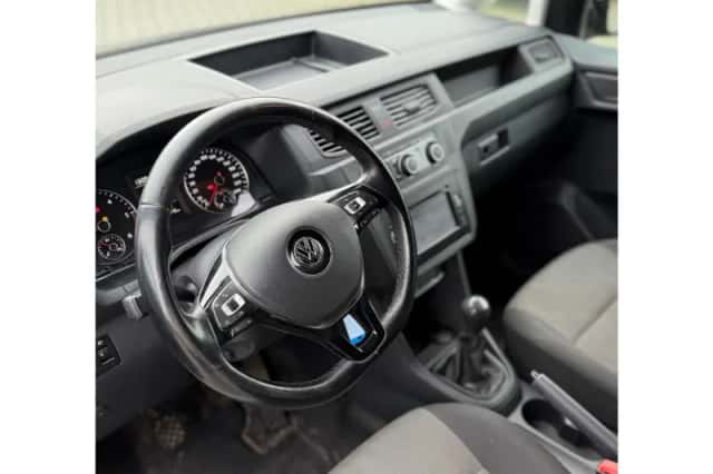 Volkswagen Caddy (2016) thumbnail 3