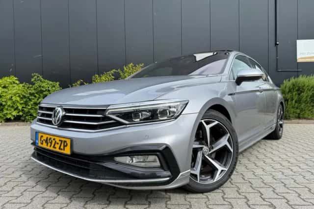 Volkswagen Passat (2020) thumbnail 2