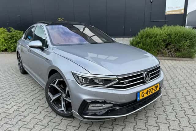 Volkswagen Passat (2020) thumbnail 3
