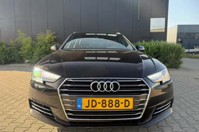 Audi A4 (2016) thumbnail 3