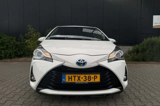 Toyota Yaris (2018) thumbnail 3