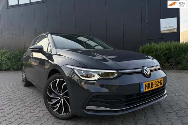 Volkswagen Golf (2021) thumbnail 1