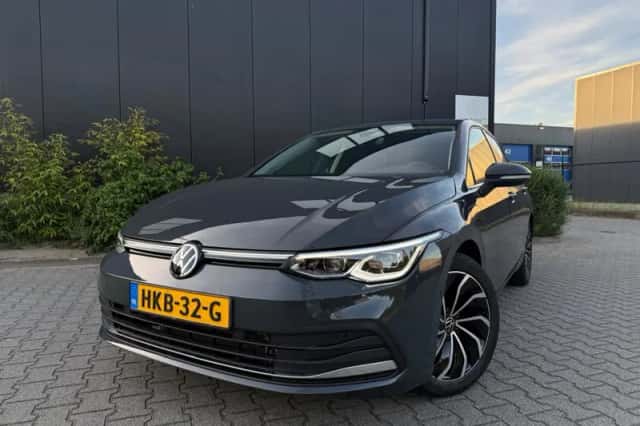 Volkswagen Golf (2021) thumbnail 2