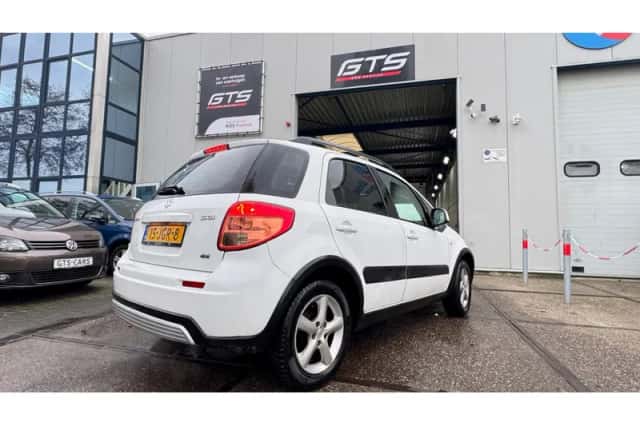 Suzuki SX4 (2009) thumbnail 5