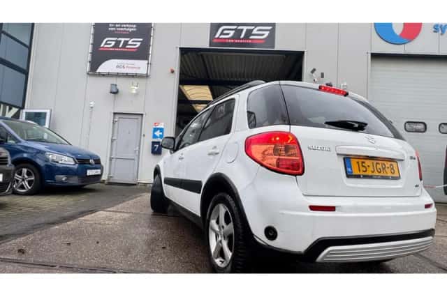 Suzuki SX4 (2009) thumbnail 6