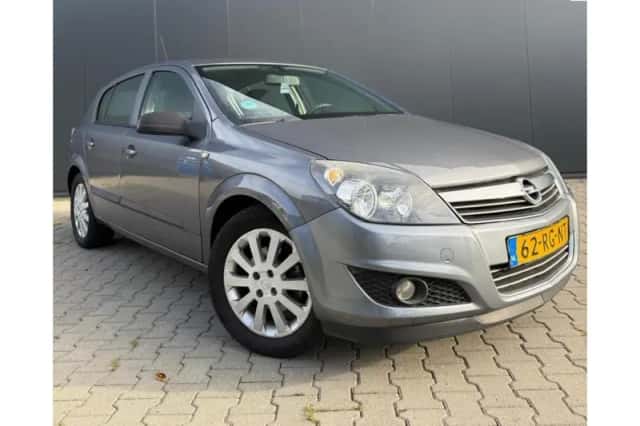 Opel Astra (2005) thumbnail 1