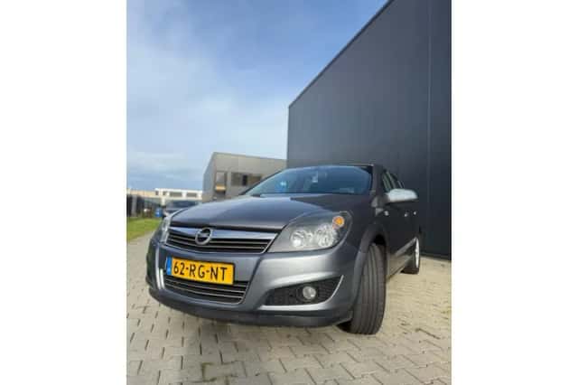 Opel Astra (2005) thumbnail 2