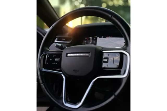 Land Rover Range Rover Velar (2022) thumbnail 5
