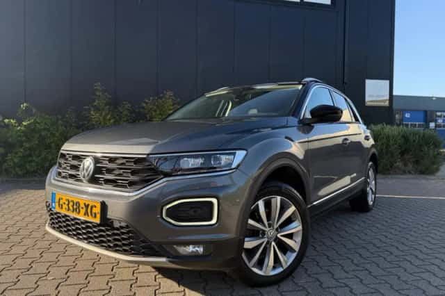 Volkswagen T-Roc (2019) thumbnail 2
