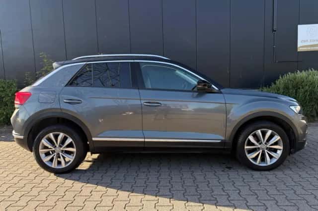 Volkswagen T-Roc (2019) thumbnail 5