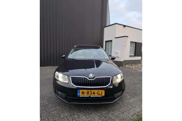 Škoda Octavia (2013) thumbnail 3