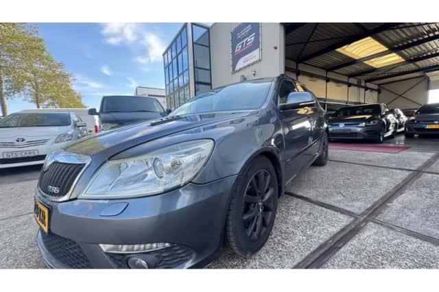 Škoda Octavia (2010) thumbnail 2