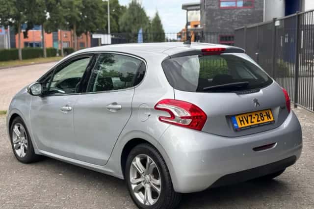 Peugeot 208 (2014) thumbnail 6