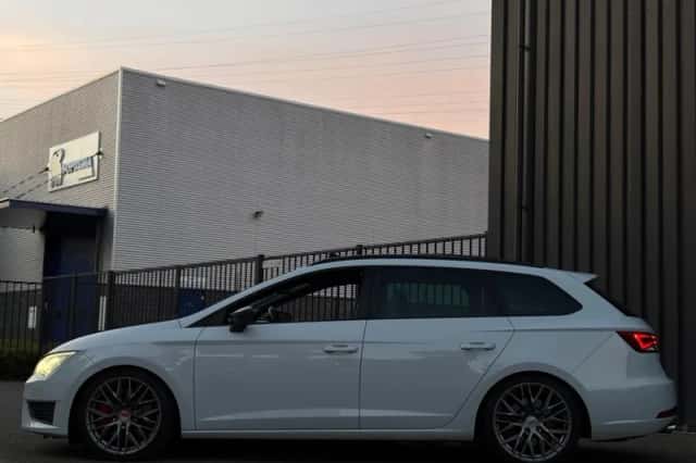 SEAT Leon (2015) thumbnail 3