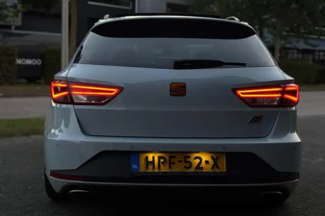 SEAT Leon (2015) thumbnail 5