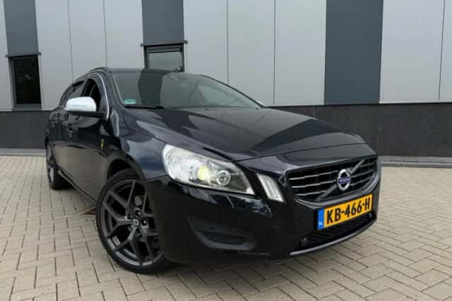 Volvo V60 (2012) thumbnail 2