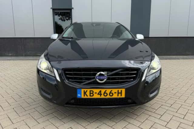 Volvo V60 (2012) thumbnail 3