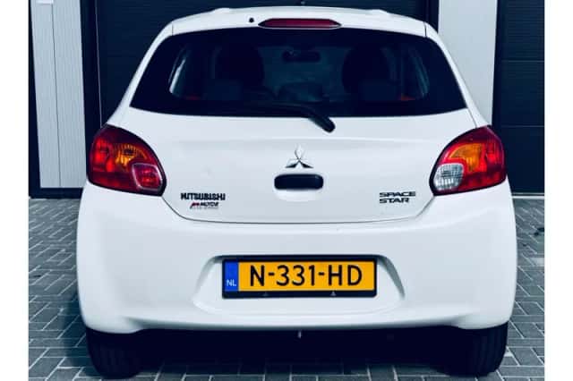 Mitsubishi Space Star (2015) thumbnail 4