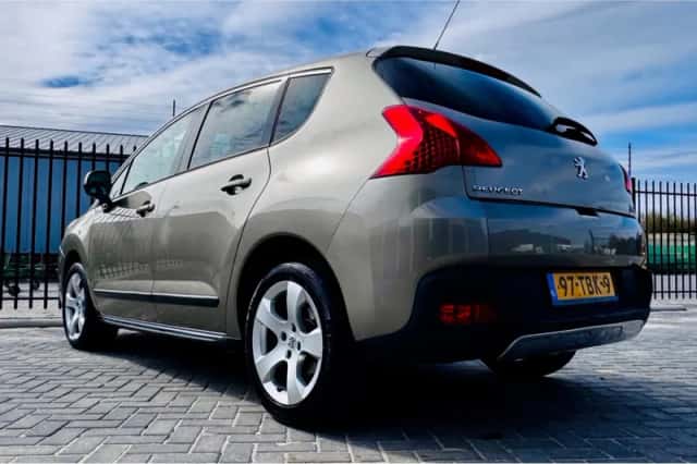Peugeot 3008 (2012) thumbnail 3