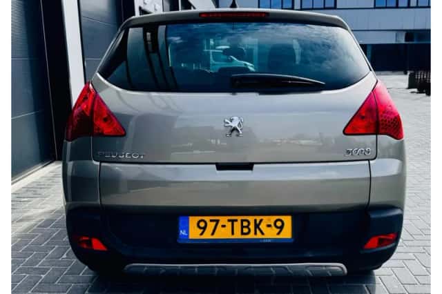 Peugeot 3008 (2012) thumbnail 4