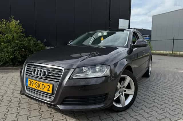 Audi A3 (2010) thumbnail 2