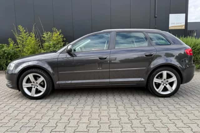 Audi A3 (2010) thumbnail 4