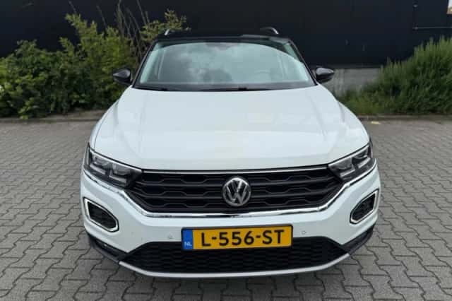 Volkswagen T-Roc (2020) thumbnail 2