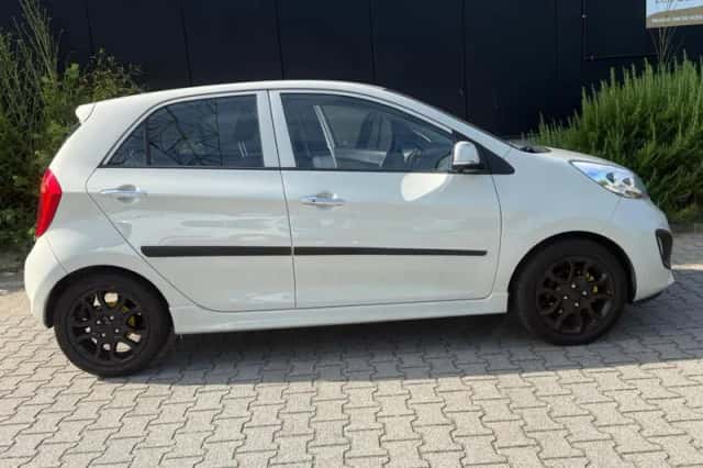 Kia Picanto (2012) thumbnail 4