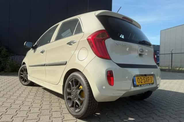 Kia Picanto (2012) thumbnail 6