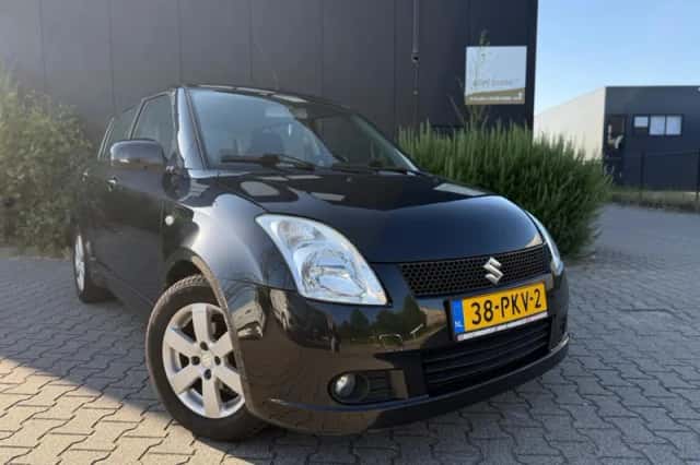 Suzuki Swift (2009) thumbnail 2