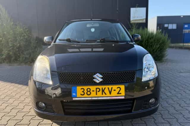 Suzuki Swift (2009) thumbnail 3