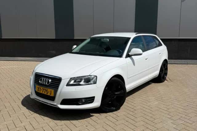 Audi A3 (2010) thumbnail 2