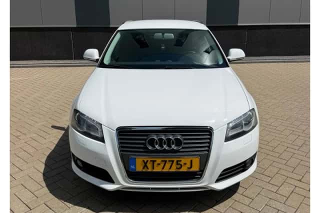 Audi A3 (2010) thumbnail 3