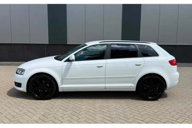 Audi A3 (2010) thumbnail 5
