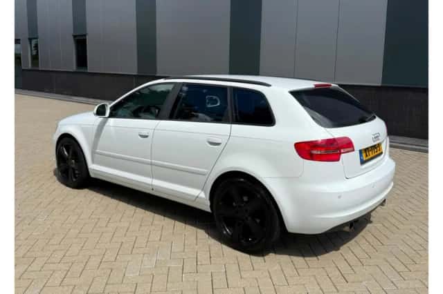 Audi A3 (2010) thumbnail 6