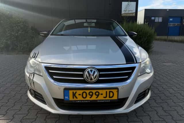 Volkswagen Passat (2008) thumbnail 3