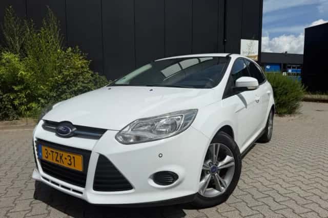 Ford Focus (2014) thumbnail 2