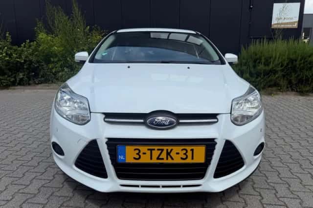 Ford Focus (2014) thumbnail 3