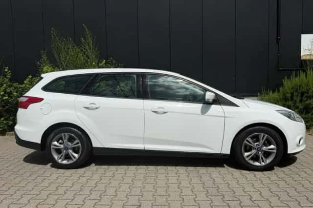 Ford Focus (2014) thumbnail 4