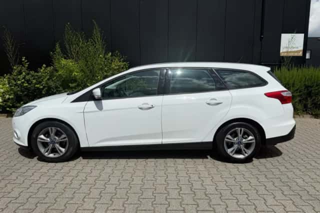 Ford Focus (2014) thumbnail 5