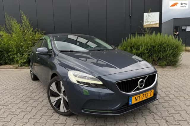 Volvo V40 (2017) thumbnail 1