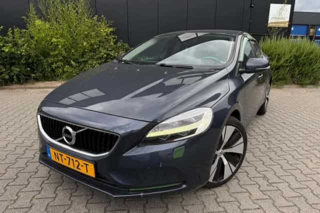 Volvo V40 (2017) thumbnail 2