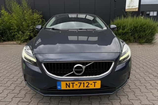 Volvo V40 (2017) thumbnail 3