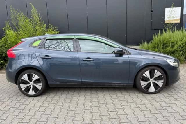 Volvo V40 (2017) thumbnail 4
