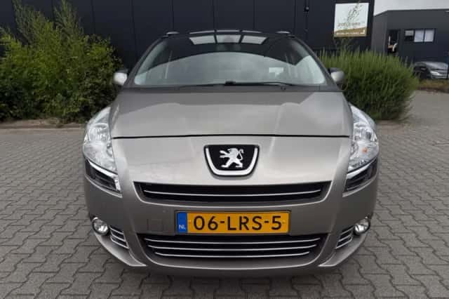 Peugeot 5008 (2010) thumbnail 3