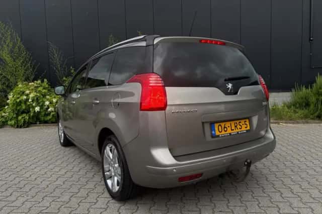 Peugeot 5008 (2010) thumbnail 6