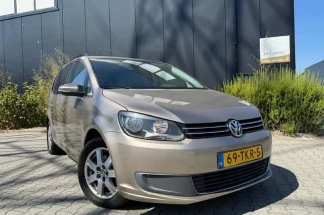Volkswagen Touran (2012) thumbnail 2