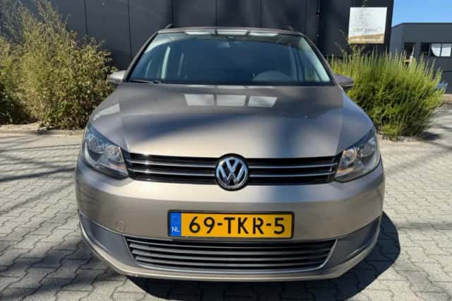 Volkswagen Touran (2012) thumbnail 3