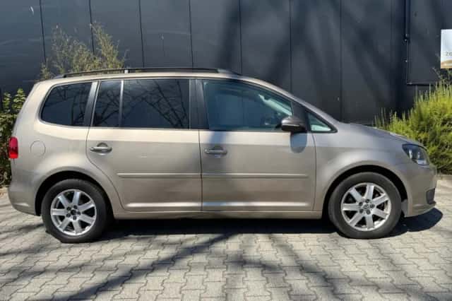 Volkswagen Touran (2012) thumbnail 5